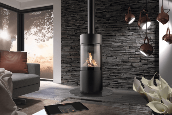 This cool free-standing gas fire pictured here in black catches the eye thanks to its large round glass window. The glowing effect at the bottom of the gas fire and high-stacked logs create a beautiful fire.