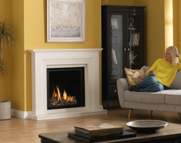 The Ravel 750 Valentia suite is shown here in the Valentia micro marble surround in off white, installed with the black sleek Edge trim, for the trimless look.